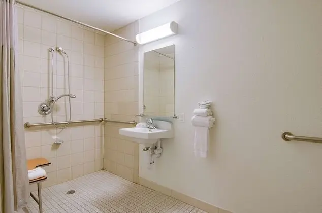 Engellilere uygun banyo