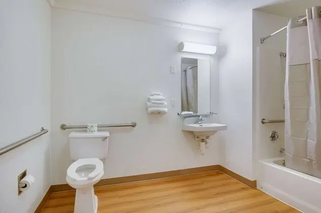 Engellilere uygun banyo