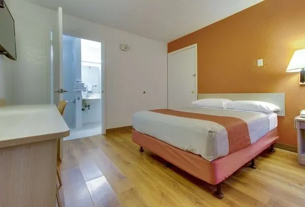 Premium Oda, 1 Büyük (Queen) Boy Yatak, Sigara İçilmez, Buzdolabı ve Mikrodalga
