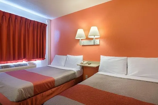 Deluxe Oda, 2 Çift Kişilik Yatak, Sigara İçilebilir, Buzdolabı ve Mikrodalga