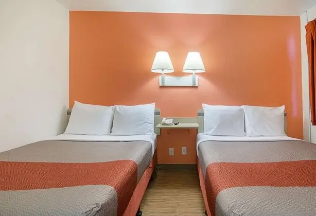 Deluxe Oda, 2 Çift Kişilik Yatak, Sigara İçilebilir, Buzdolabı ve Mikrodalga