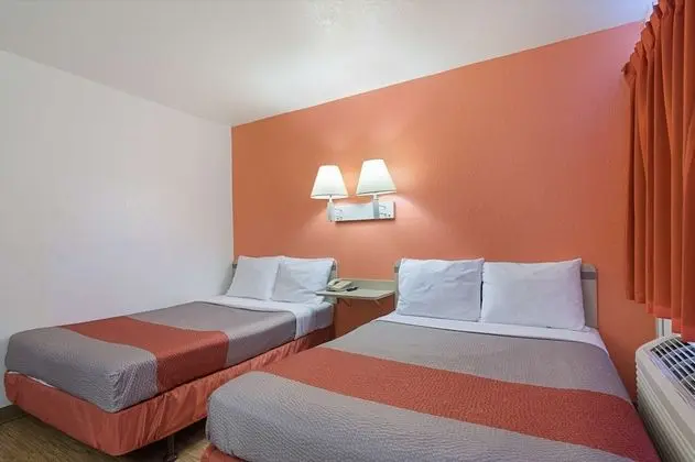 Deluxe Oda, 2 Çift Kişilik Yatak, Sigara İçilebilir, Buzdolabı ve Mikrodalga