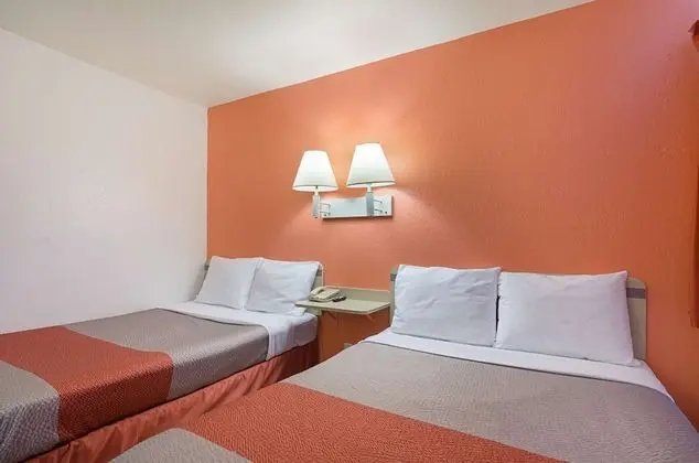 Deluxe Oda, 2 Çift Kişilik Yatak, Sigara İçilebilir, Buzdolabı ve Mikrodalga