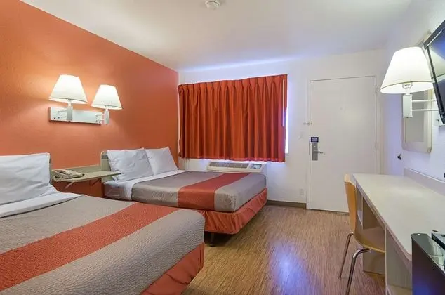 Deluxe Oda, 2 Çift Kişilik Yatak, Sigara İçilebilir, Buzdolabı ve Mikrodalga