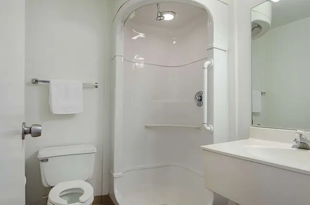 Deluxe Oda, 2 Çift Kişilik Yatak, Sigara İçilebilir, Buzdolabı ve Mikrodalga