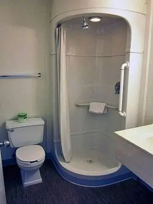 Deluxe Oda, 2 Çift Kişilik Yatak, Sigara İçilebilir, Buzdolabı ve Mikrodalga