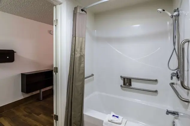 Engellilere uygun banyo