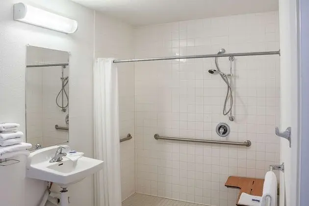 Standard Oda, 1 Büyük (Queen) Boy Yatak, Engellilere Uygun, Sigara İçilmez