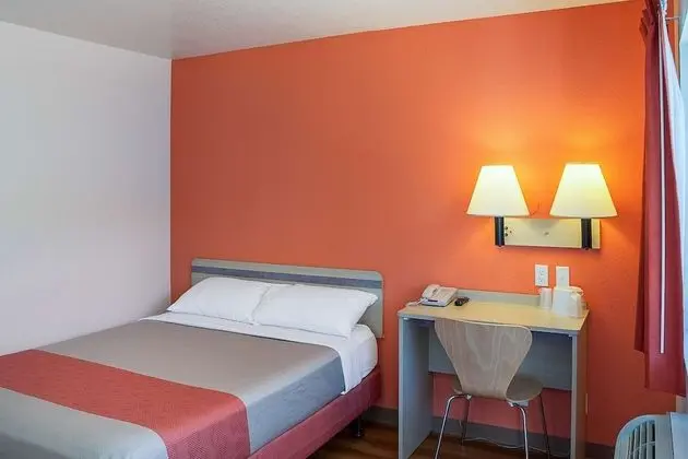 Standard Oda, 1 Büyük (Queen) Boy Yatak, Sigara İçilmez