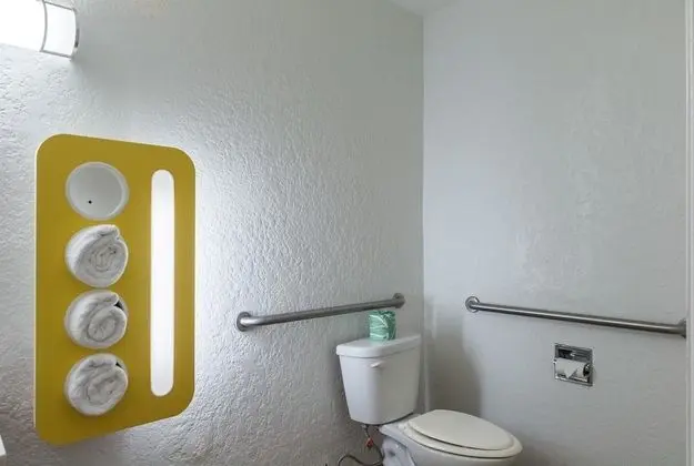 Engellilere uygun banyo