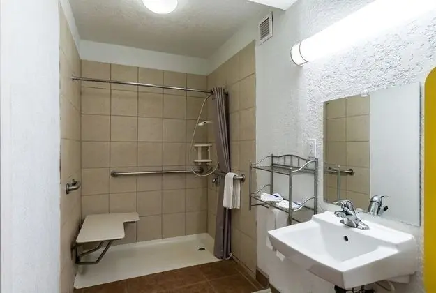 Engellilere uygun banyo
