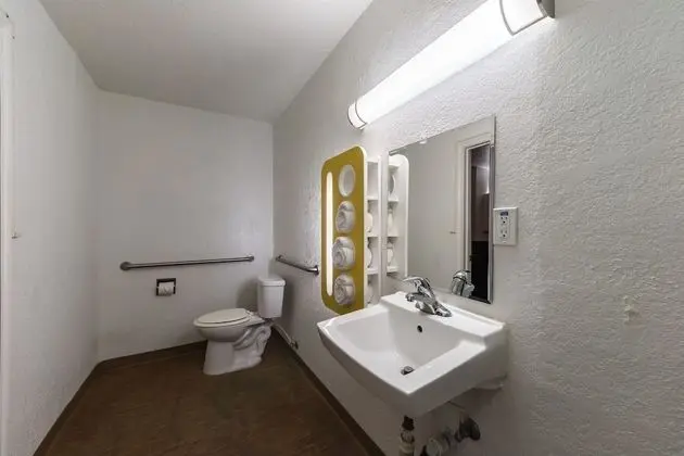 Engellilere uygun banyo