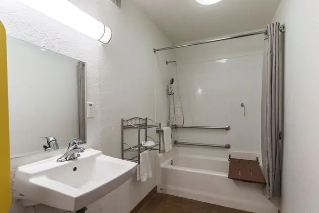 Engellilere uygun banyo