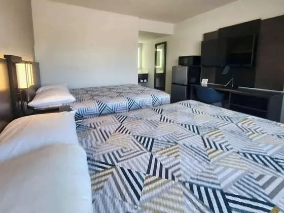Premium Oda, 2 Çift Kişilik Yatak, Sigara İçilmez, Buzdolabı ve Mikrodalga