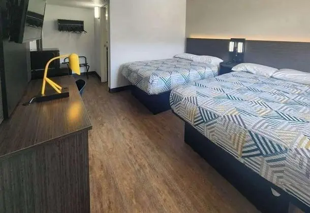 Premium Oda, 2 Çift Kişilik Yatak, Sigara İçilmez, Buzdolabı ve Mikrodalga