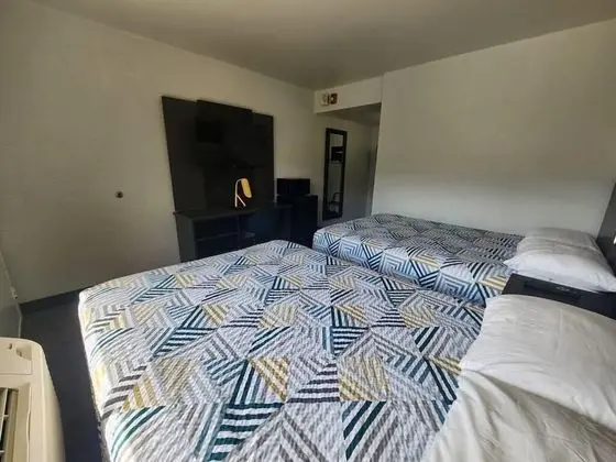 Premium Oda, 2 Çift Kişilik Yatak, Sigara İçilmez, Buzdolabı ve Mikrodalga