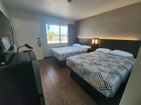 Premium Oda, 2 Çift Kişilik Yatak, Sigara İçilmez, Buzdolabı ve Mikrodalga