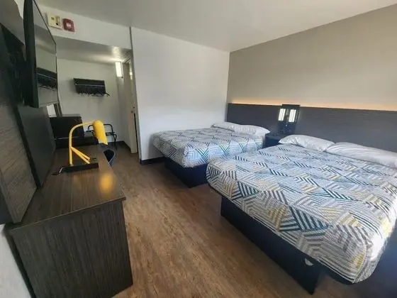 Premium Oda, 2 Çift Kişilik Yatak, Sigara İçilmez, Buzdolabı ve Mikrodalga