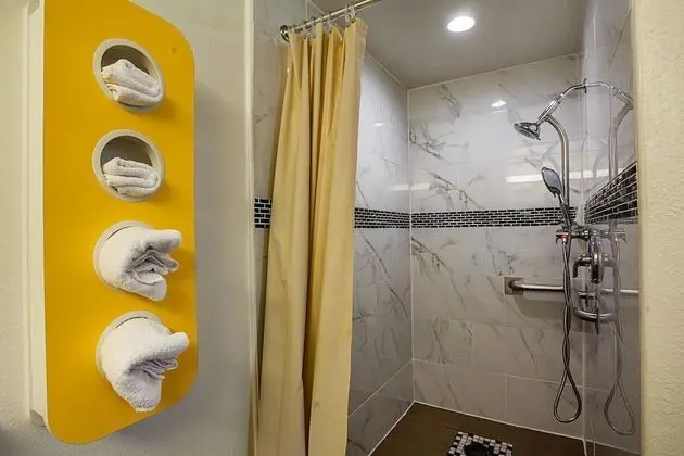 Engellilere uygun banyo