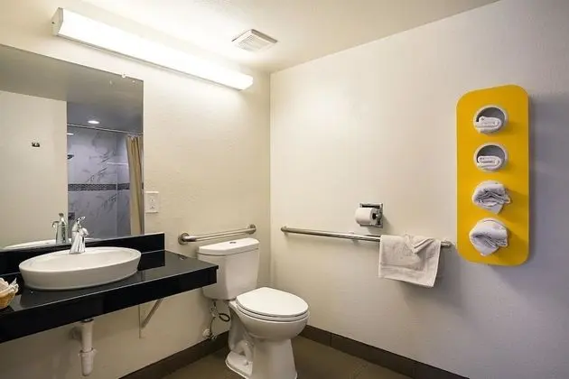 Engellilere uygun banyo