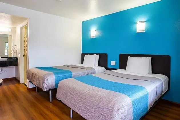 Standard Oda, 2 Çift Kişilik Yatak, Sigara İçilmez, Buzdolabı ve Mikrodalga