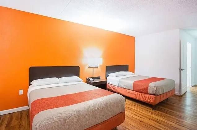 Deluxe Oda, 2 Çift Kişilik Yatak, Sigara İçilebilir, Buzdolabı ve Mikrodalga