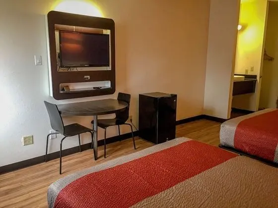 Deluxe Oda, 2 Çift Kişilik Yatak, Sigara İçilmez, Buzdolabı ve Mikrodalga