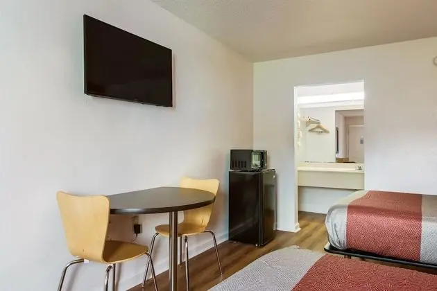 Deluxe Oda, 2 Çift Kişilik Yatak, Sigara İçilebilir, Buzdolabı ve Mikrodalga