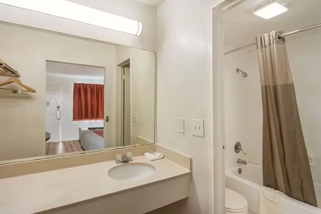Deluxe Oda, 2 Çift Kişilik Yatak, Sigara İçilmez, Buzdolabı ve Mikrodalga