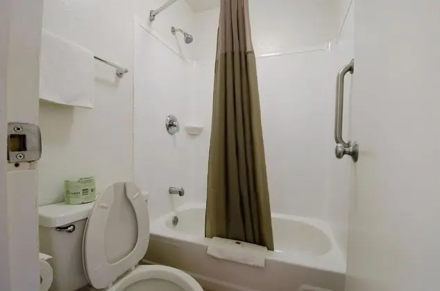 Engellilere uygun banyo