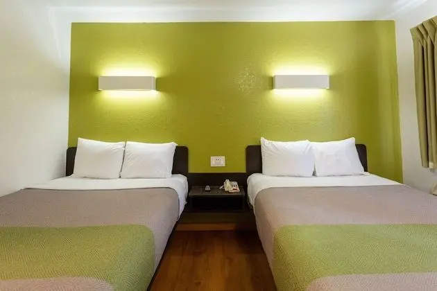Deluxe Oda, 2 Çift Kişilik Yatak, Sigara İçilebilir, Buzdolabı ve Mikrodalga