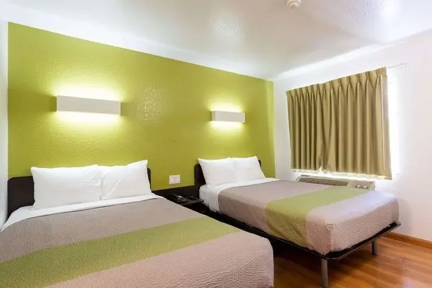 Deluxe Oda, 2 Çift Kişilik Yatak, Sigara İçilebilir, Buzdolabı ve Mikrodalga