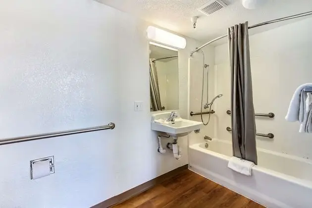Engellilere uygun banyo