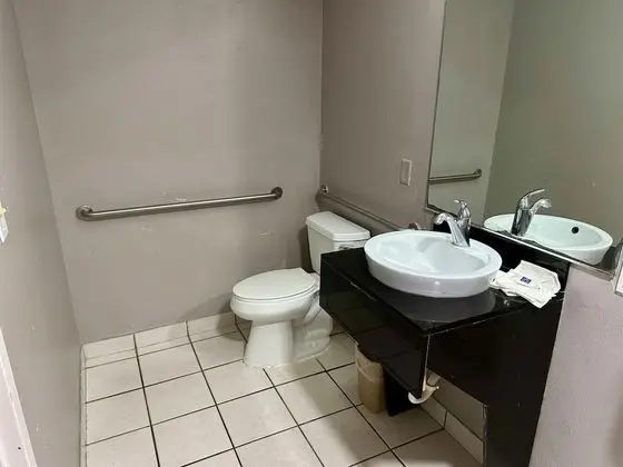 Engellilere uygun banyo