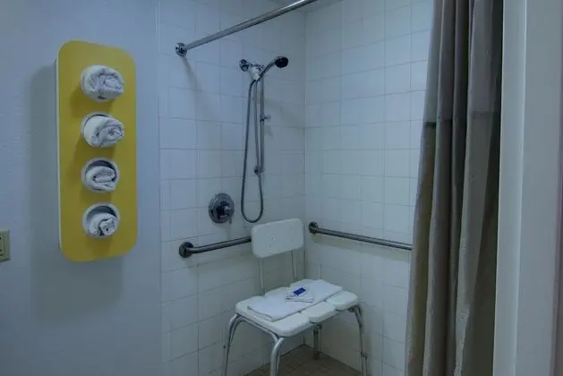 Standard Oda, 1 En Büyük (King) Boy Yatak, Engellilere Uygun, Sigara İçilebilir