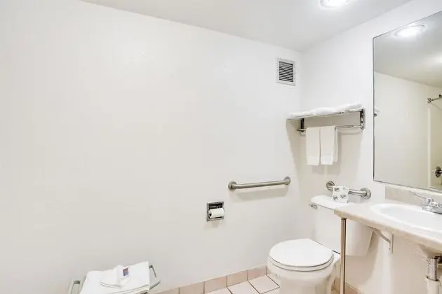 Engellilere uygun banyo