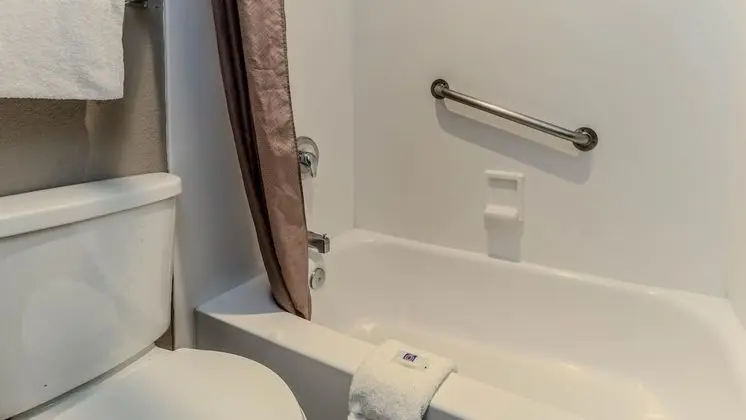 Engellilere uygun banyo