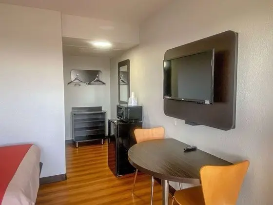 Deluxe Oda, 2 Çift Kişilik Yatak, Sigara İçilebilir, Buzdolabı ve Mikrodalga