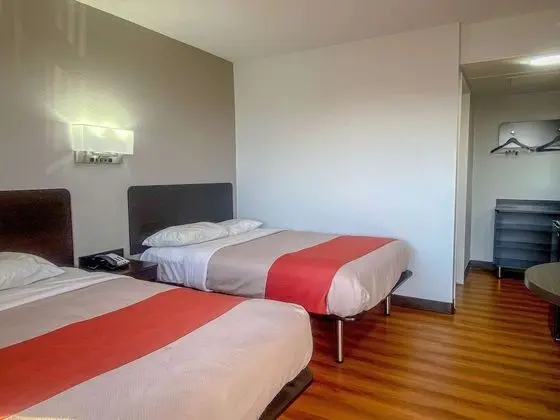 Deluxe Oda, 2 Çift Kişilik Yatak, Sigara İçilebilir, Buzdolabı ve Mikrodalga