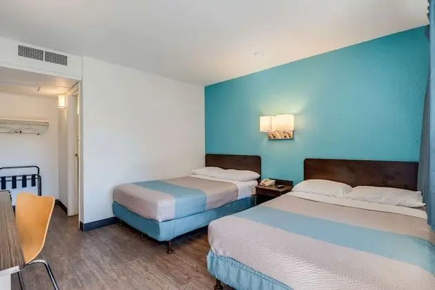 Deluxe Oda, 2 Çift Kişilik Yatak, Sigara İçilmez, Buzdolabı ve Mikrodalga