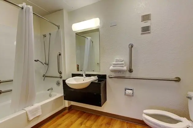 Deluxe Oda, 2 Çift Kişilik Yatak, Sigara İçilmez, Buzdolabı ve Mikrodalga