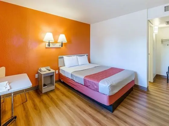 Standard Oda, 1 Büyük (Queen) Boy Yatak, Sigara İçilebilir