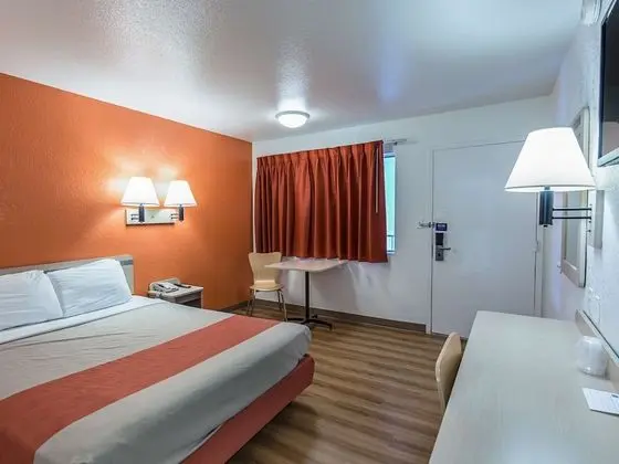 Standard Oda, 1 Büyük (Queen) Boy Yatak, Sigara İçilmez