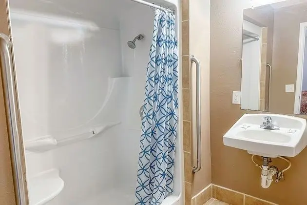 Oda, 2 Büyük (Queen) Boy Yatak, Sigara İçilebilir