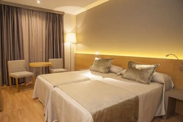 Büyük Yataklı Tek Kişilik Oda