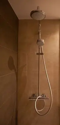 Büyük Yataklı Tek Kişilik Oda