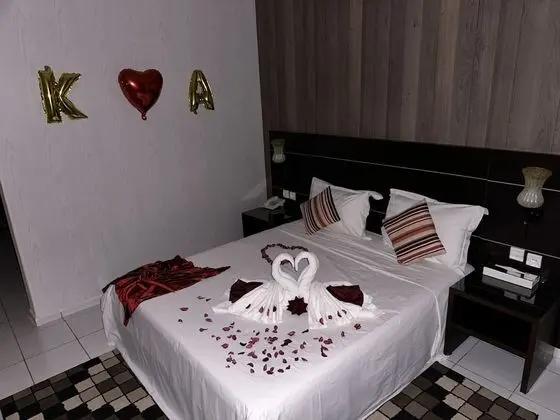 Senior Oda, Havuz Manzaralı
