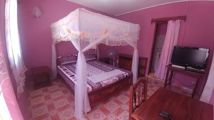 Family Tek Büyük Yataklı Oda