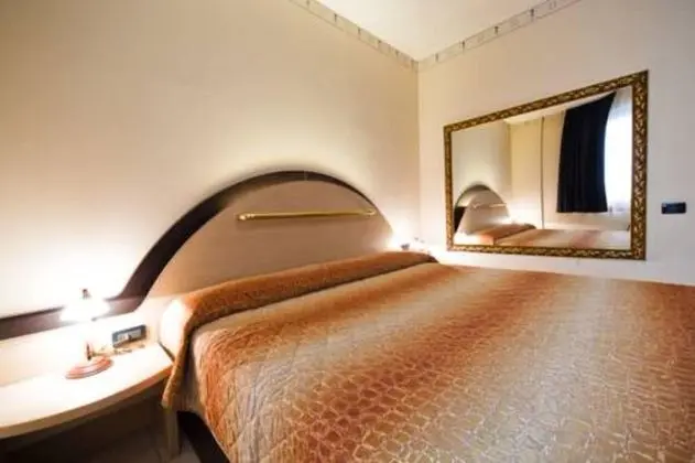 Büyük Yataklı Tek Kişilik Oda