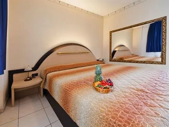 Büyük Yataklı Tek Kişilik Oda